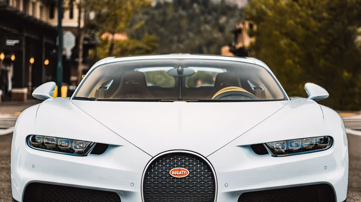 Bugatti : L'Hypercar Ultime - Art, Performance et Exclusivité